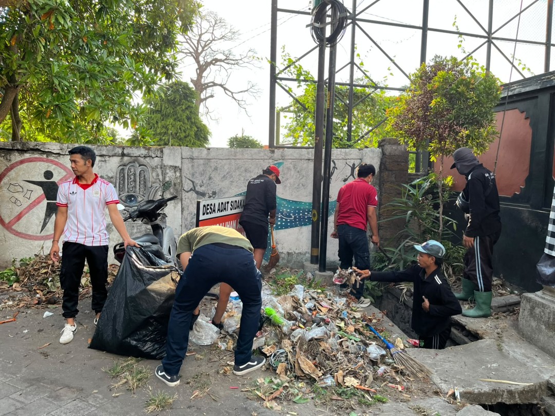 Kegiatan Jumat Bersih yang berlokasi di Jalan Mayang Sari