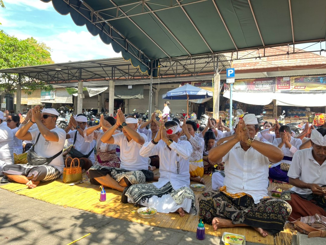 Ngaturang Pawiletan ring Pujawali Pura Melanting Pasar Sudha Merta Lan Ngaturang Pawiletan ring Pura Begawan Penyarikan Banjar Tengah