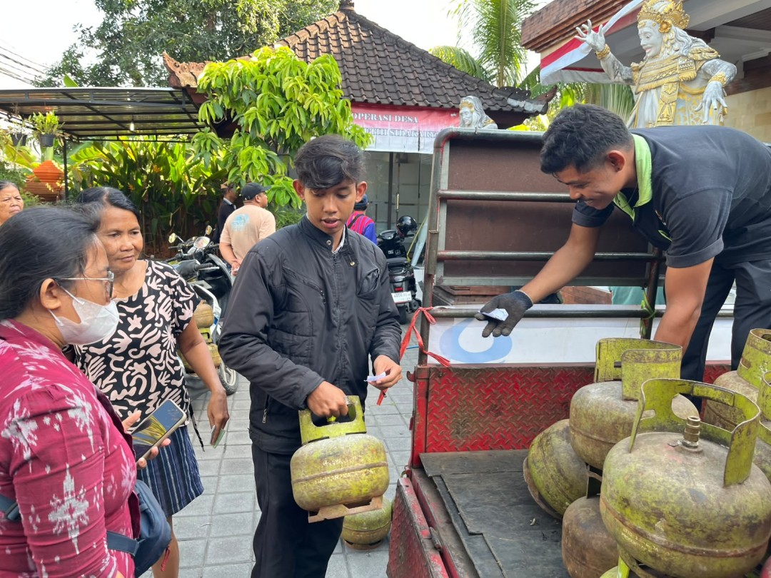 PASAR MURAH GAS LPG 3 KG DI DESA SIDAKARYA hari ke 2