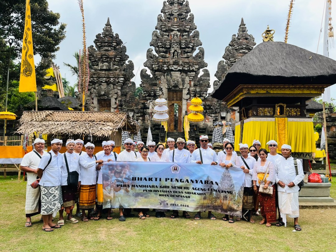 Pemerintah Desa Sidakarya Lan BPD Desa Sidakarya ngelaksanayang Bakti Penganyaran ring Pura Mandhara Giri Semeru Agung