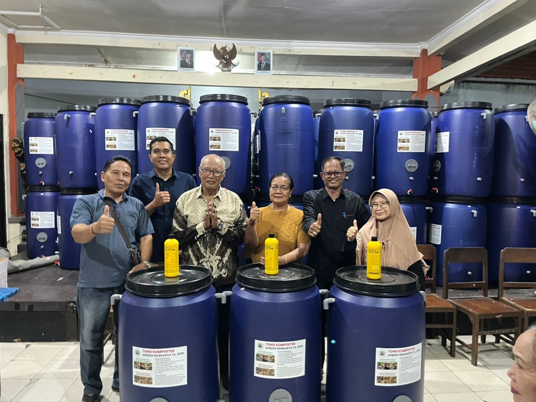PENYERAHAN TONG KOMPOSTER DI DUSUN KERTHA PETASIKAN