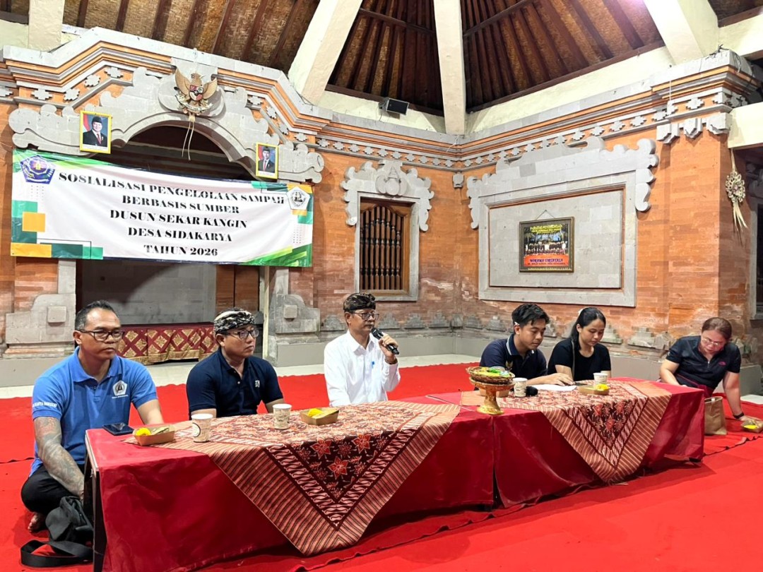 Sosialisasi Pengelolaan Sampah Berbasis Sumber yang berlokasi di Dusun Sekar Kangin, Tengah, dan Dukuh Mertajati