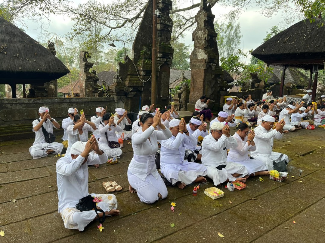 TIRTA YATRA PELATIHAN PEMANGKU DAN SADEG DESA SIDAKARYA TAHUN 2026